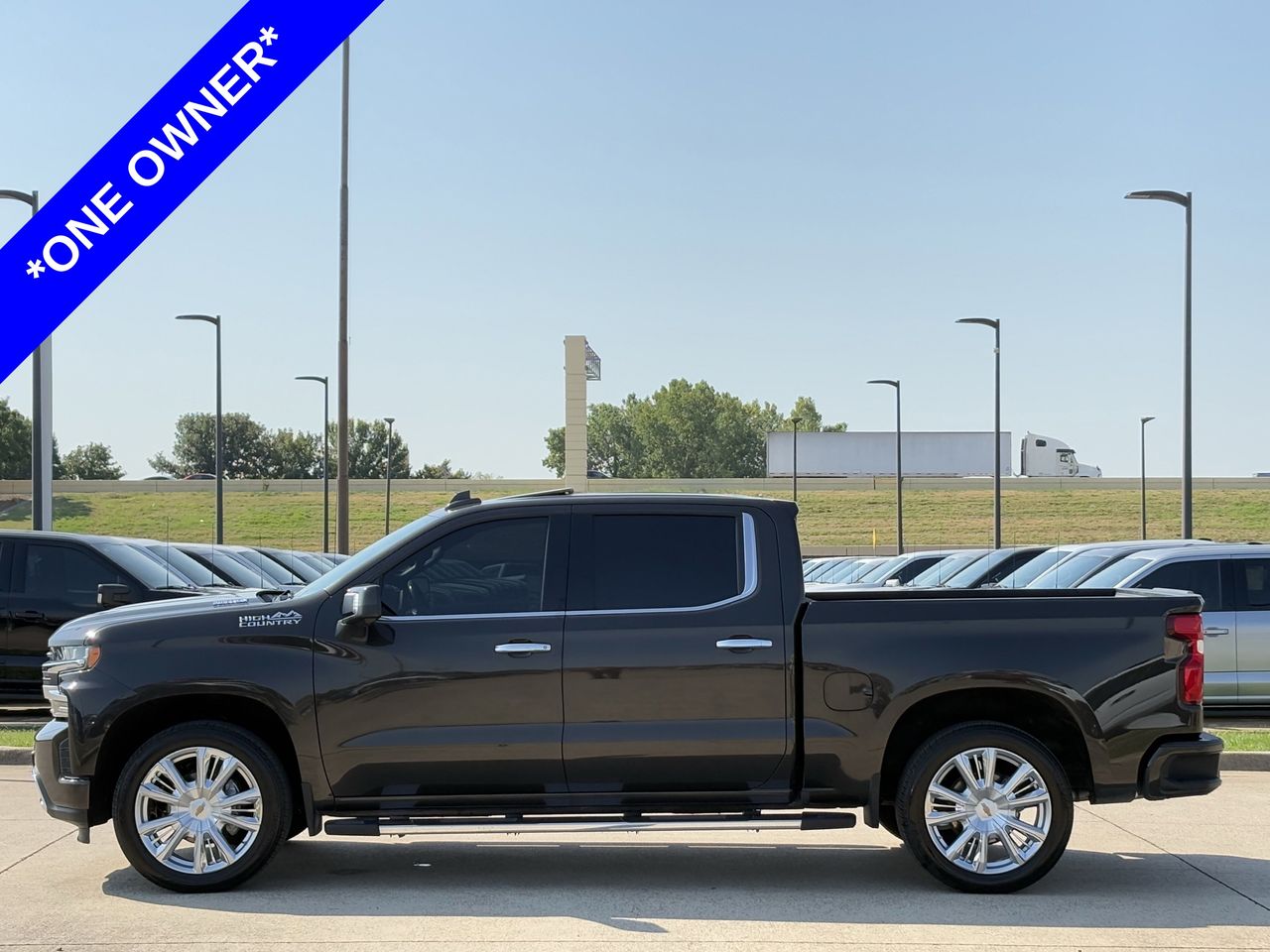 2021 Chevrolet Silverado 1500 High Country photo 2