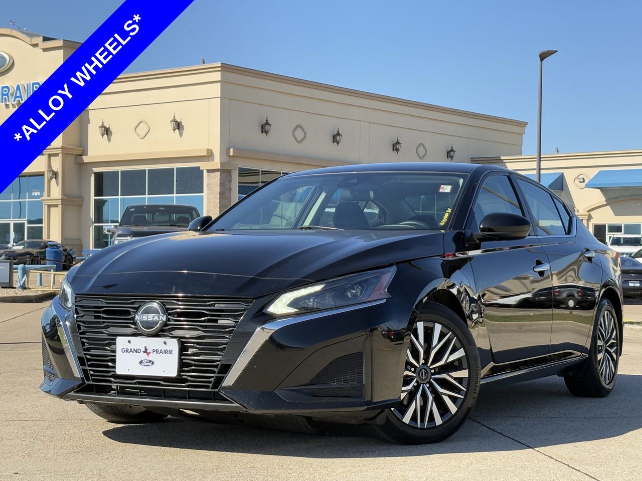 Used 2023 Nissan Altima SV with VIN 1N4BL4DVXPN381078 for sale in Grand Prairie, TX