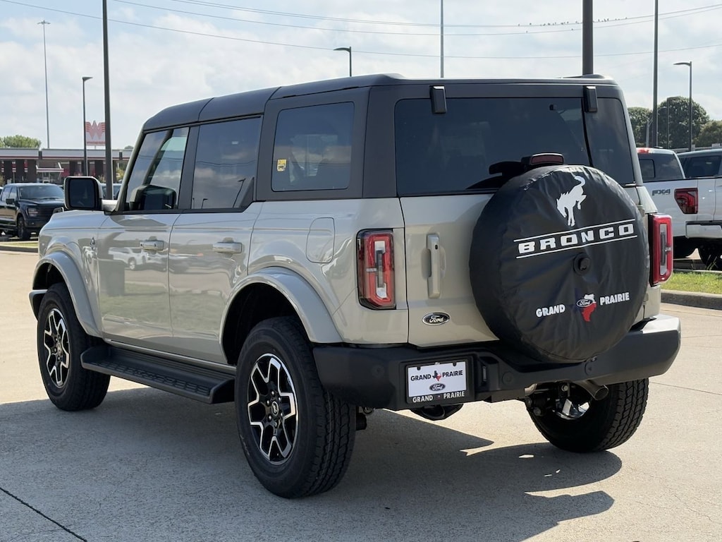 New 2025 Ford Bronco Outer Banks SUV