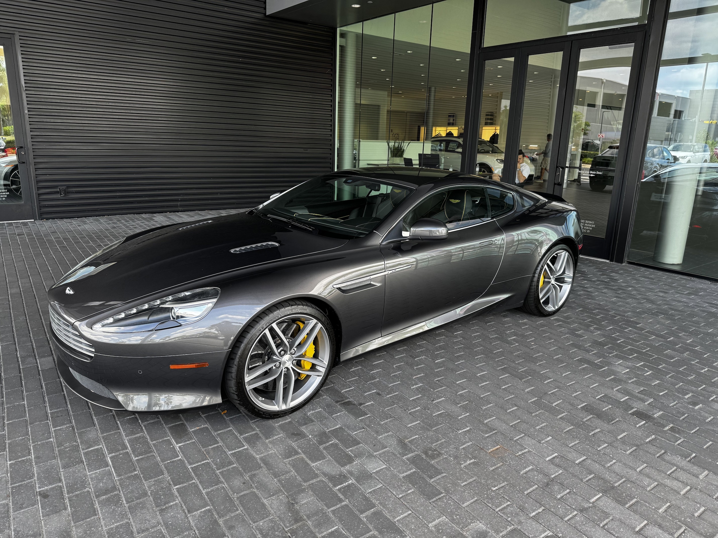 2014 Aston Martin DB9 Coupe Touchtronic's photo