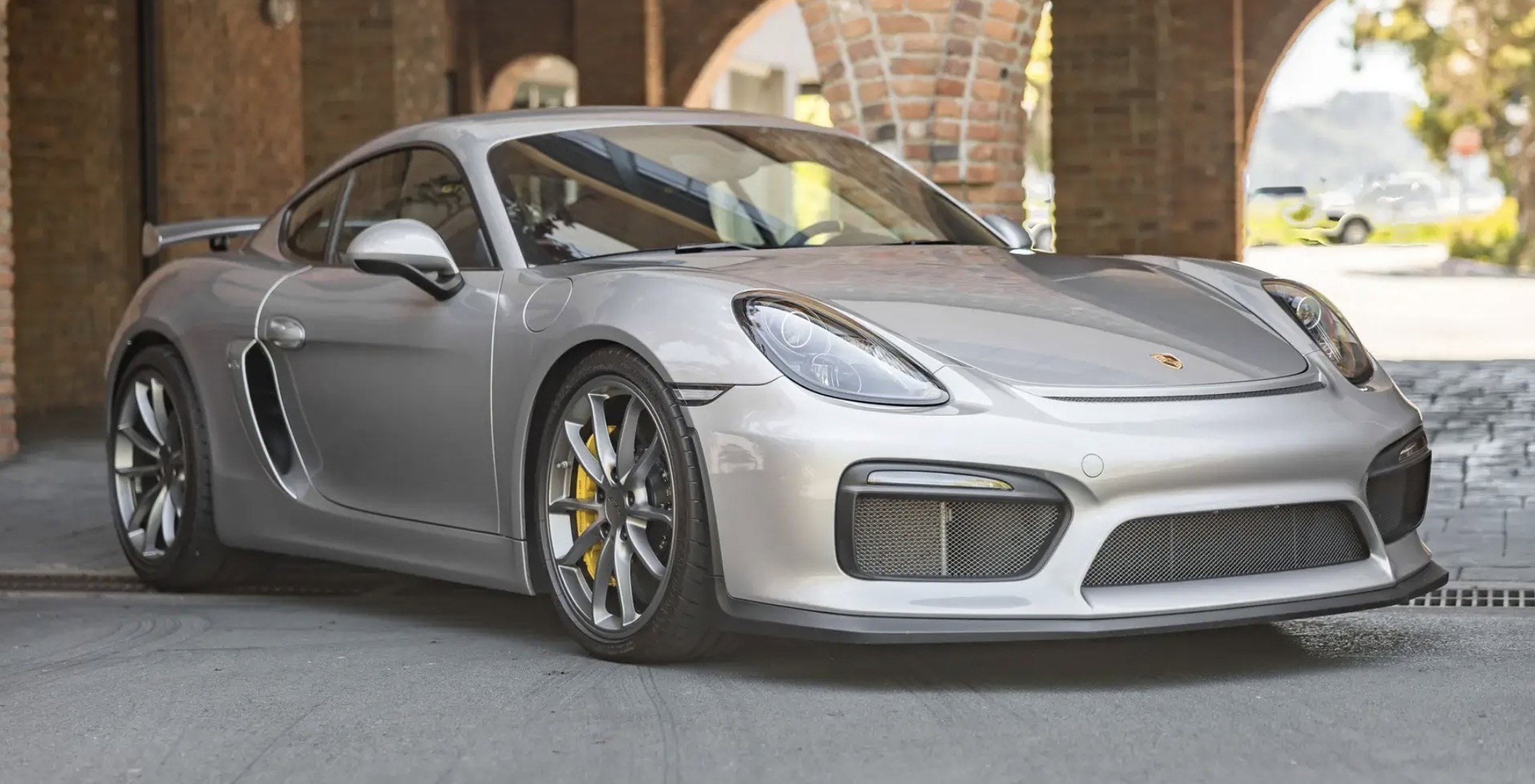 2016 Porsche Cayman GT4's photo