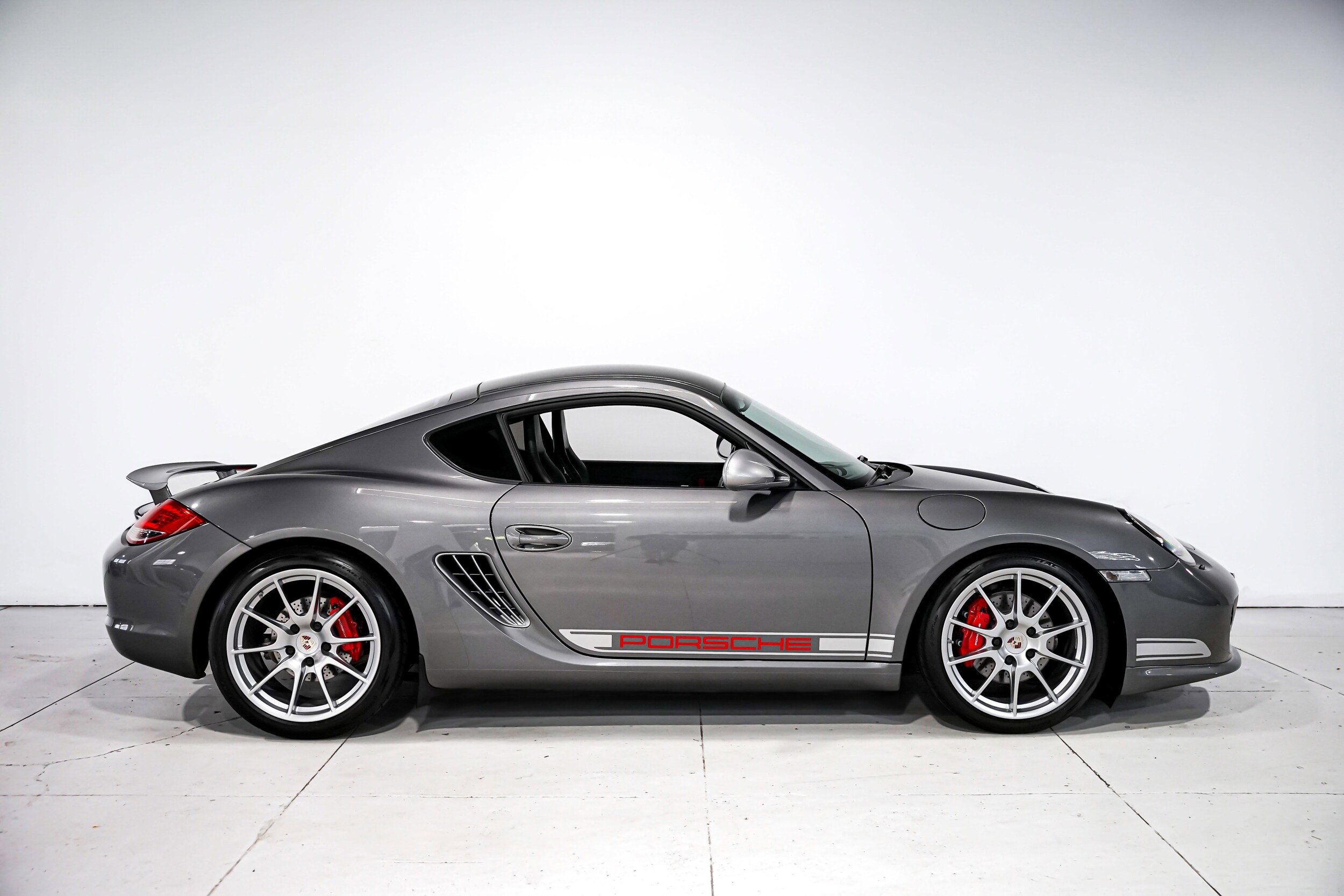 2012 Porsche Cayman R photo 2