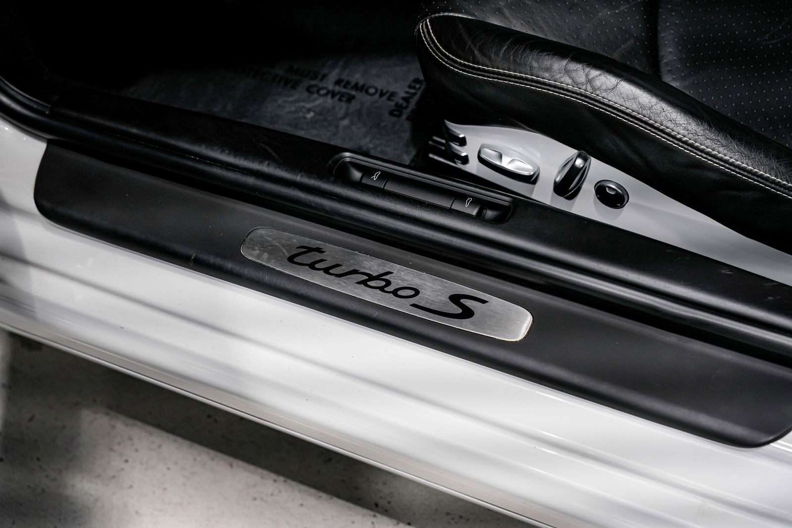 2011 Porsche 911 Turbo S - Photo 25