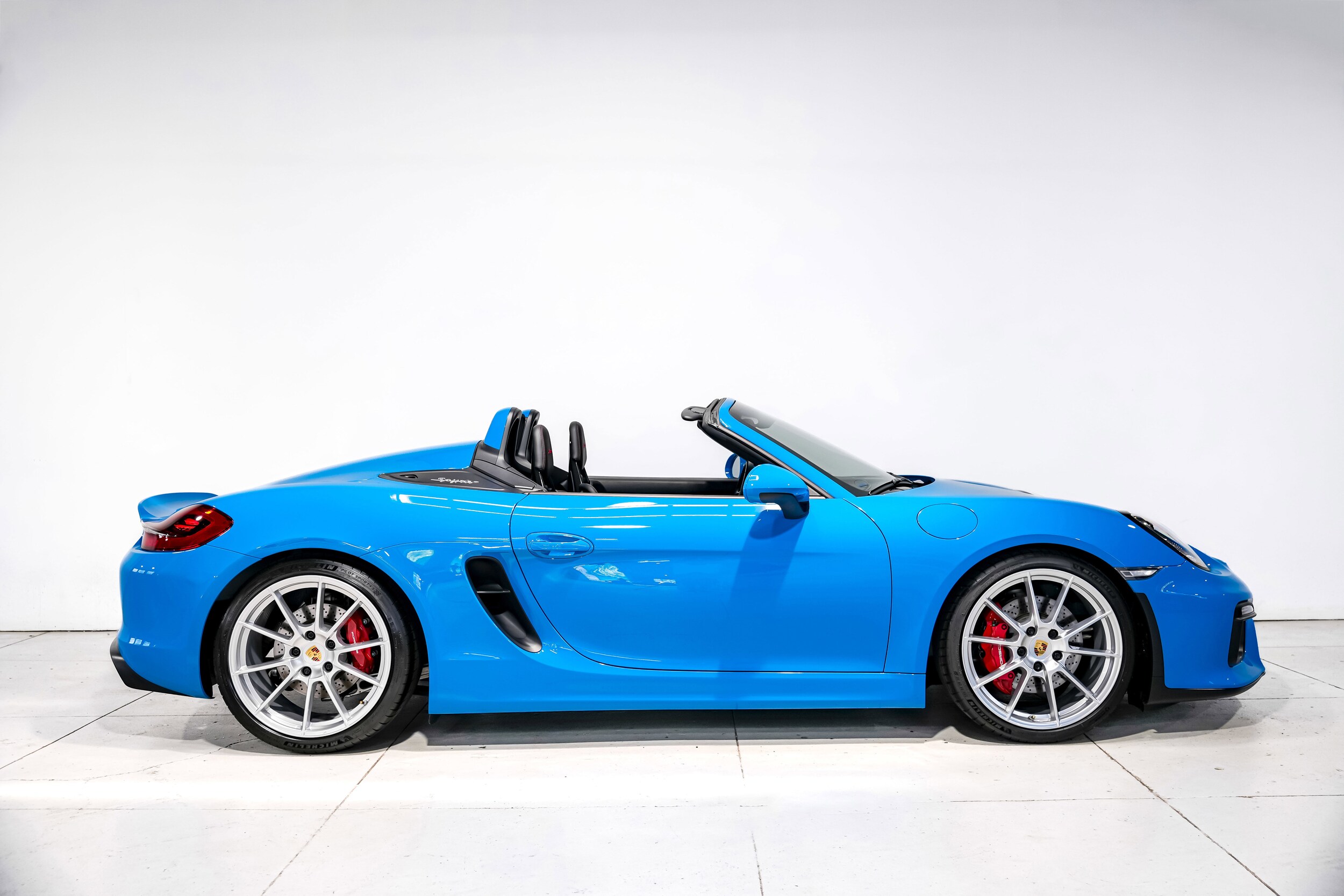 2016 Porsche Boxster Spyder photo 2