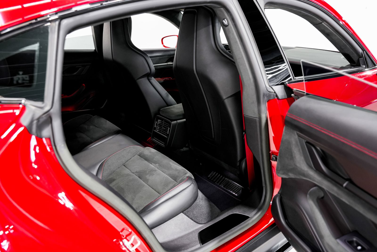 2023 Porsche Taycan GTS - Photo 31