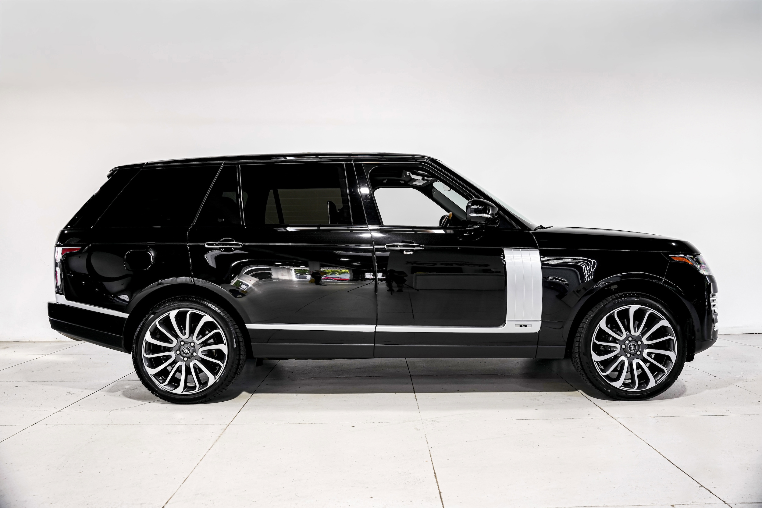 2019 Land Rover Range Rover SuperCharged Autobiography LWB photo 2