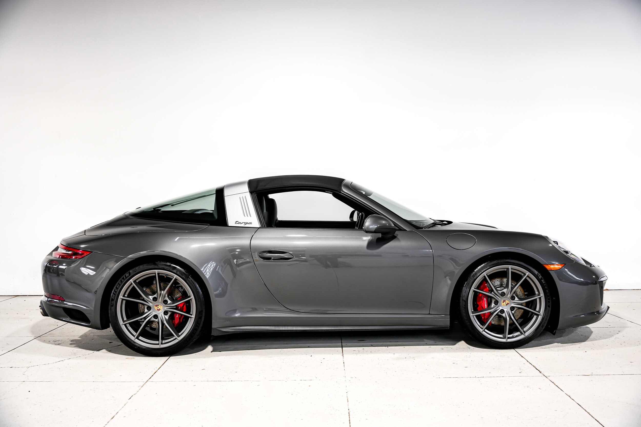2017 Porsche 911 Targa 4S photo 2
