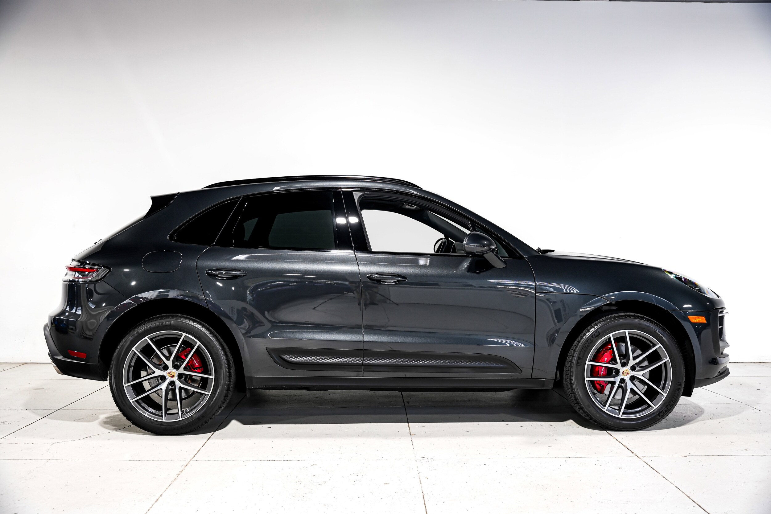 2022 Porsche Macan S photo 2
