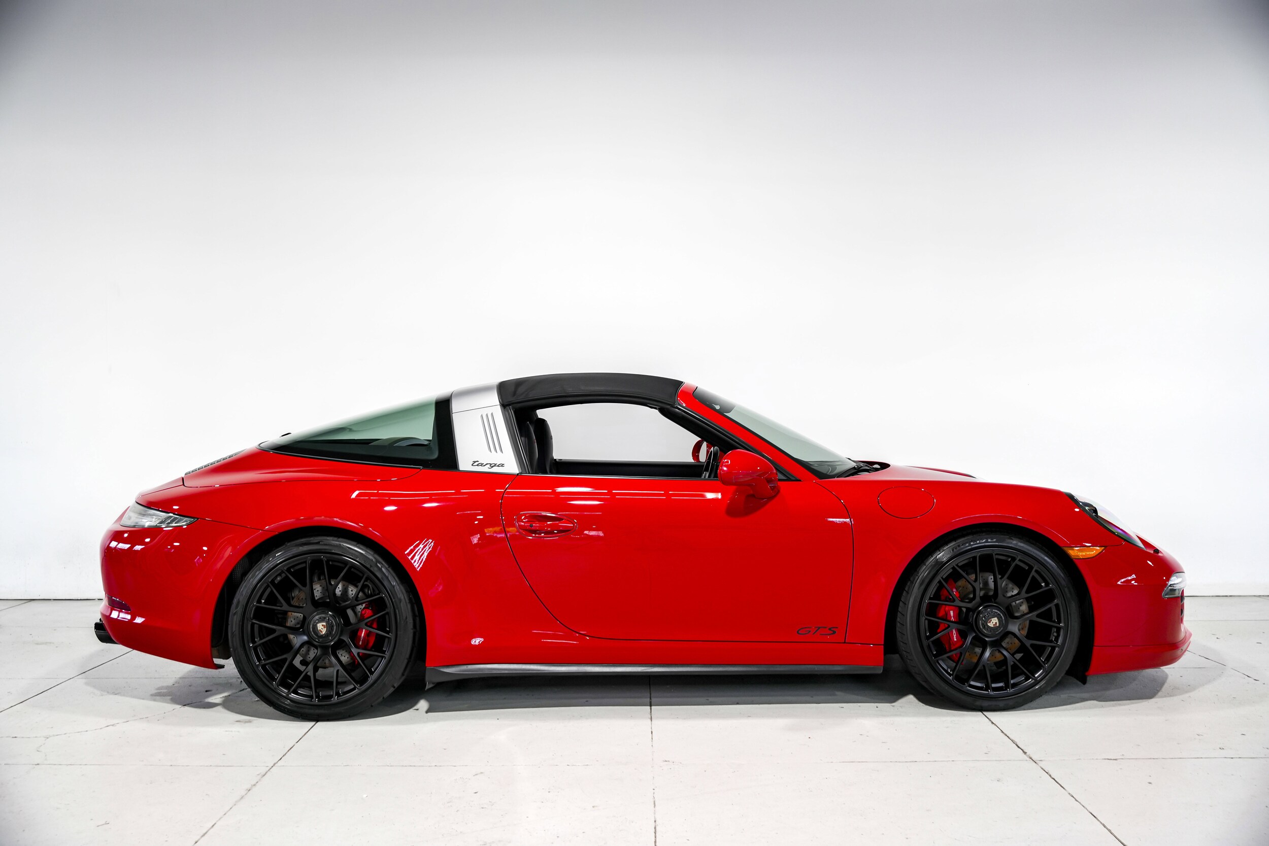 2016 Porsche 911 Targa 4 GTS photo 2