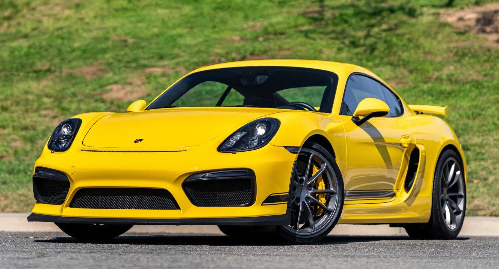 2016 Porsche Cayman GT4's photo