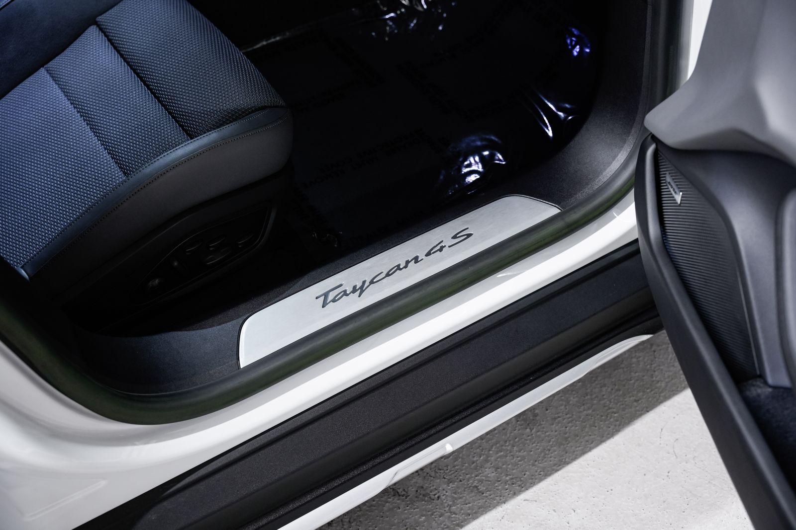 2023 Porsche Taycan 21