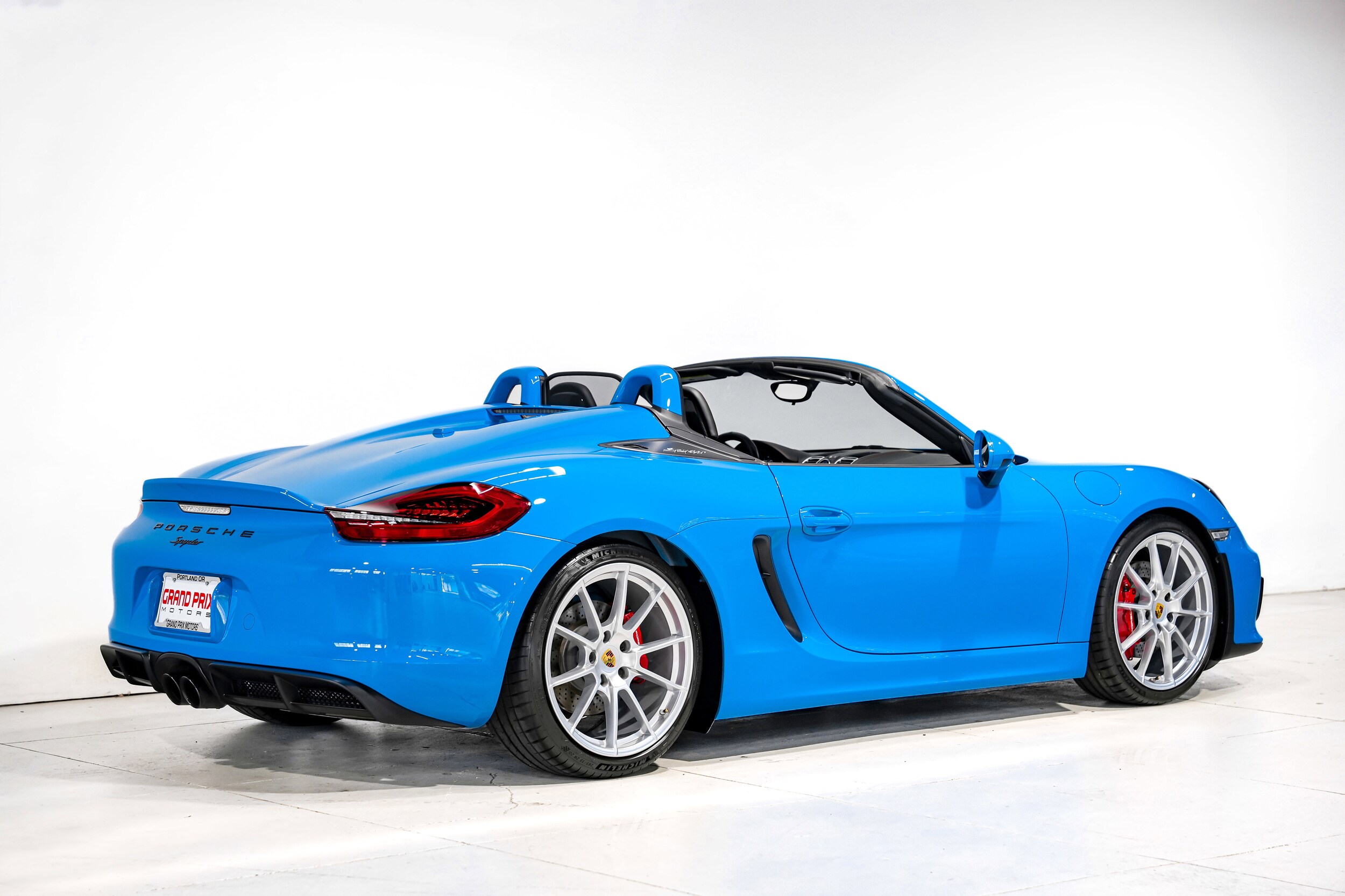 2016 Porsche Boxster Spyder photo 3
