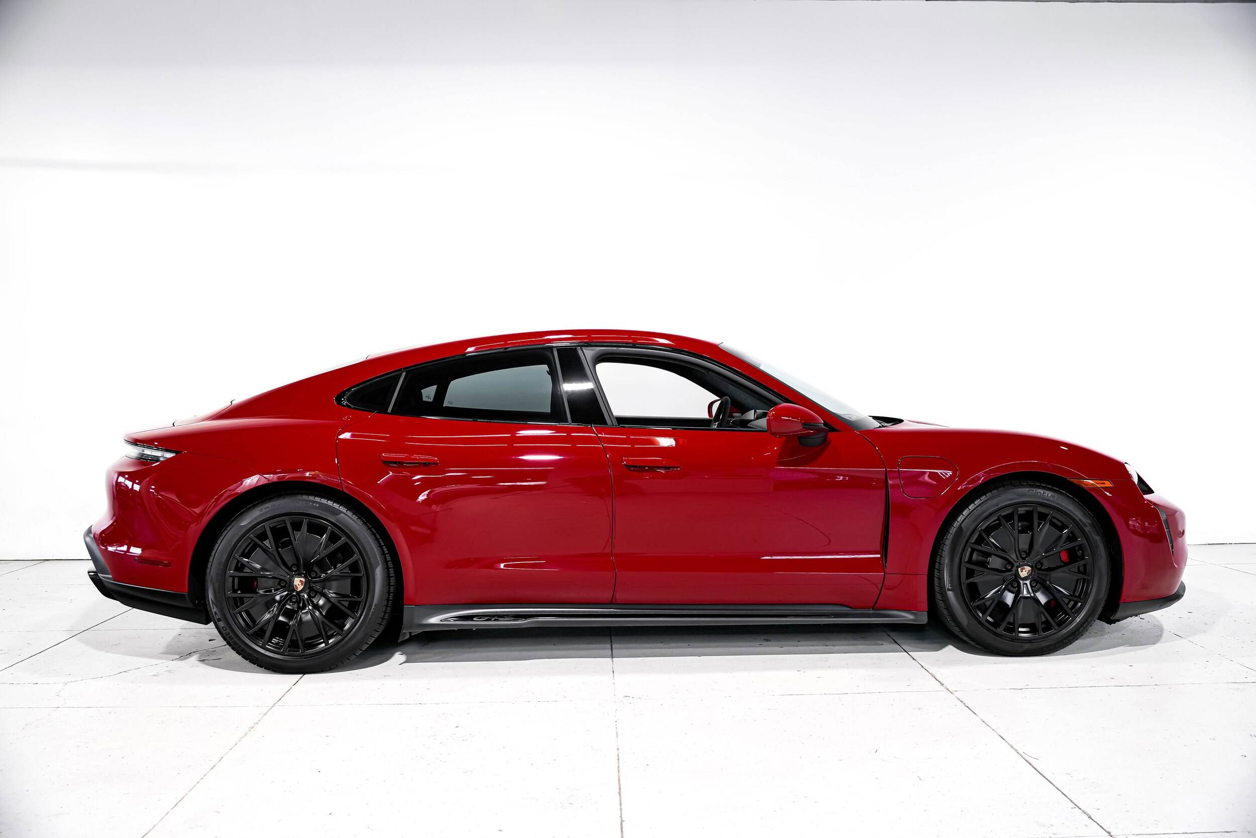 2023 Porsche Taycan GTS photo 2