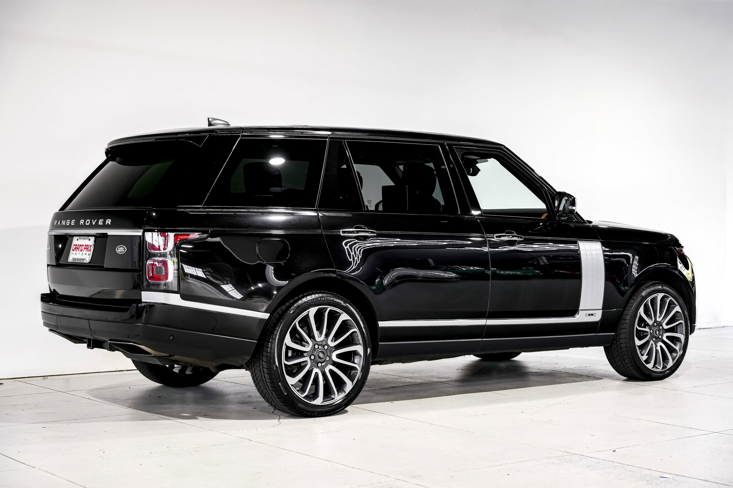 2019 Land Rover Range Rover SuperCharged Autobiography LWB photo 3