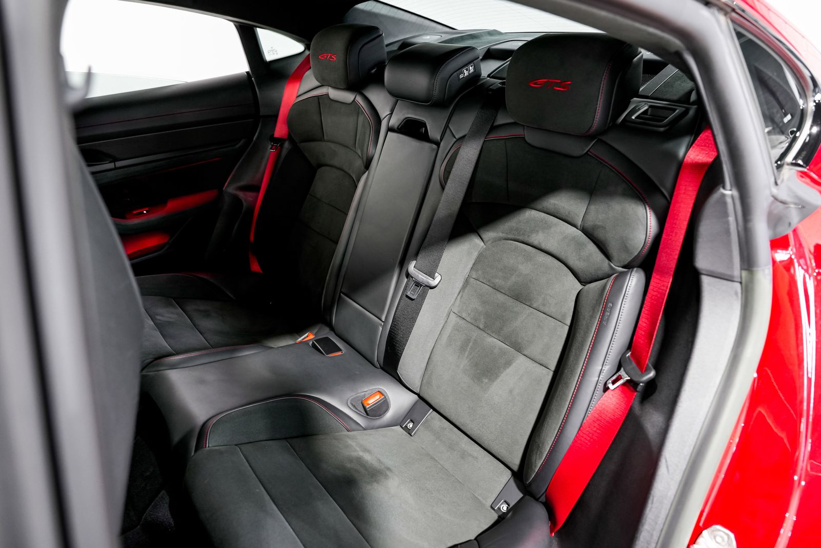 2023 Porsche Taycan GTS - Photo 36