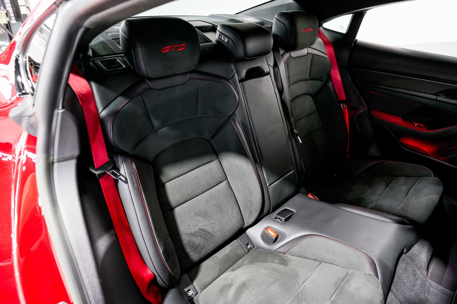 2023 Porsche Taycan GTS - Photo 33