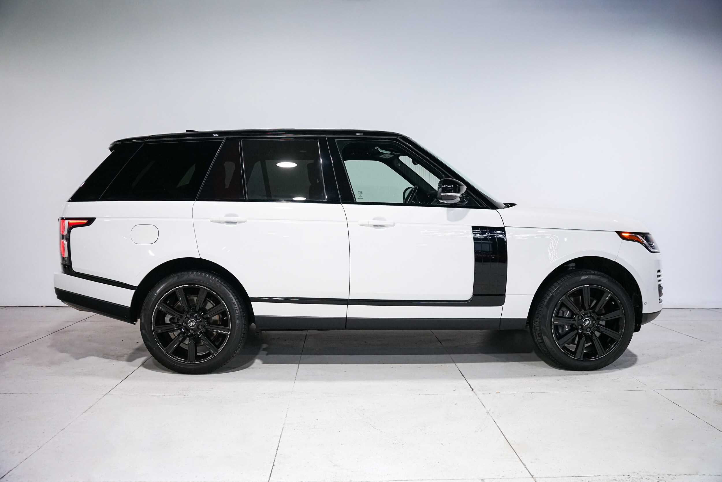 2021 Land Rover Range Rover photo 2