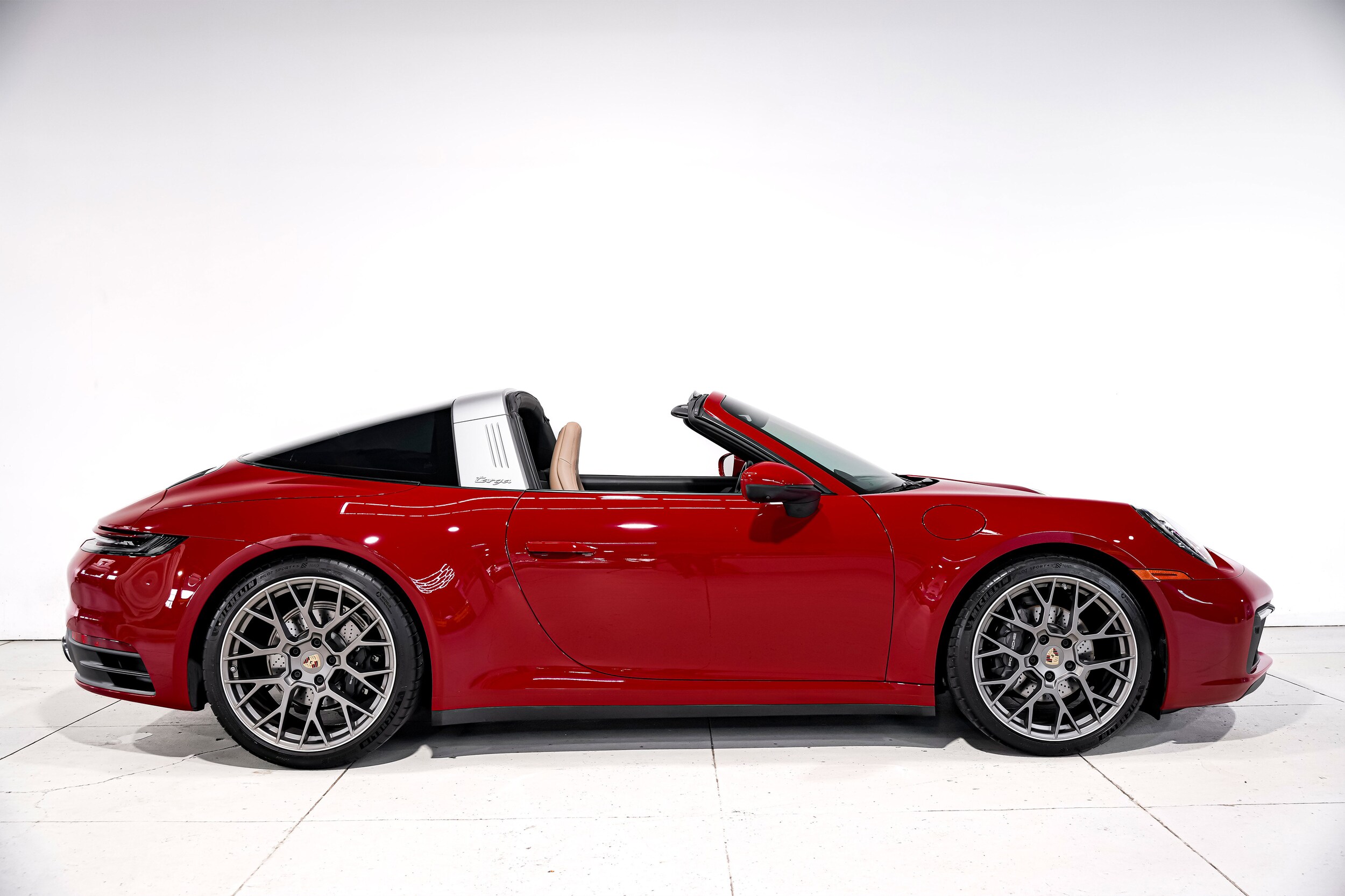 2022 Porsche 911 Targa 4 photo 2