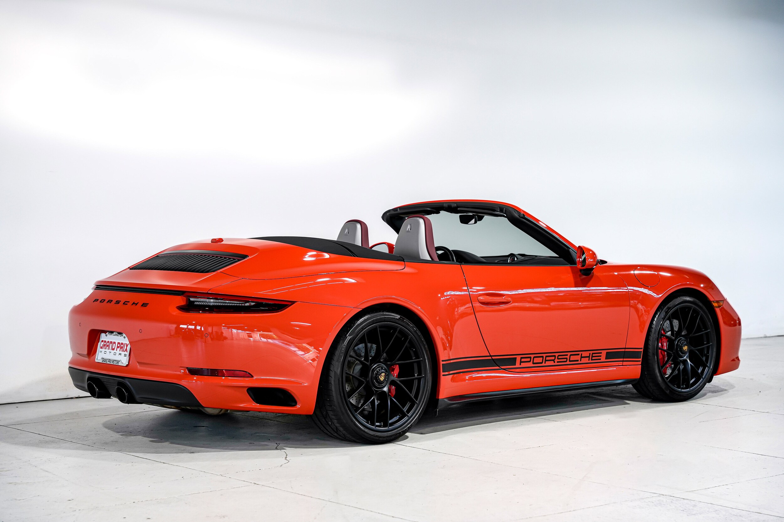 2018 Porsche 911 GTS Cabriolet photo 3