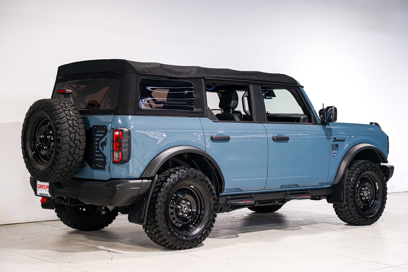 2022 Ford Bronco Black Diamond photo 3