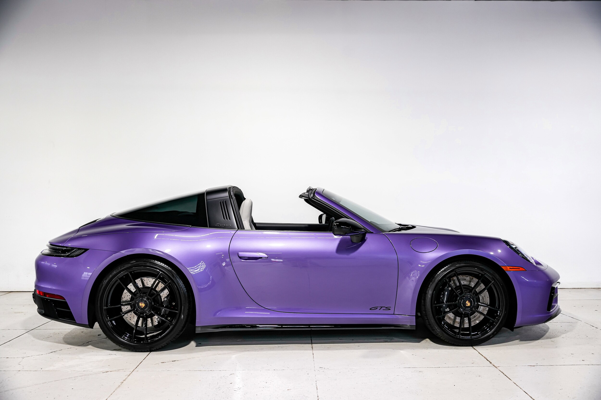 2024 Porsche 911 Targa 4 GTS photo 2
