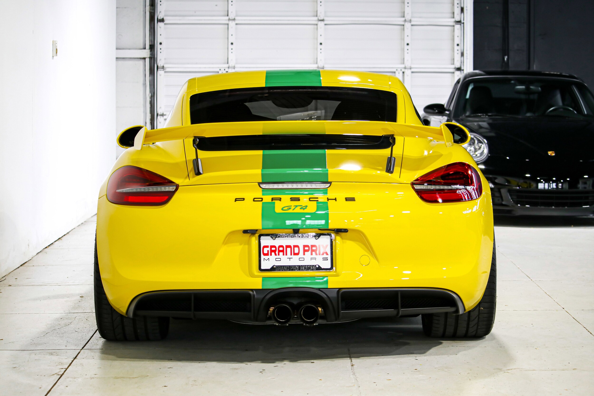 2016 Porsche Cayman GT4 photo 3