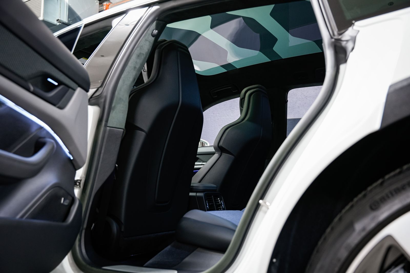 2023 Porsche Taycan 31