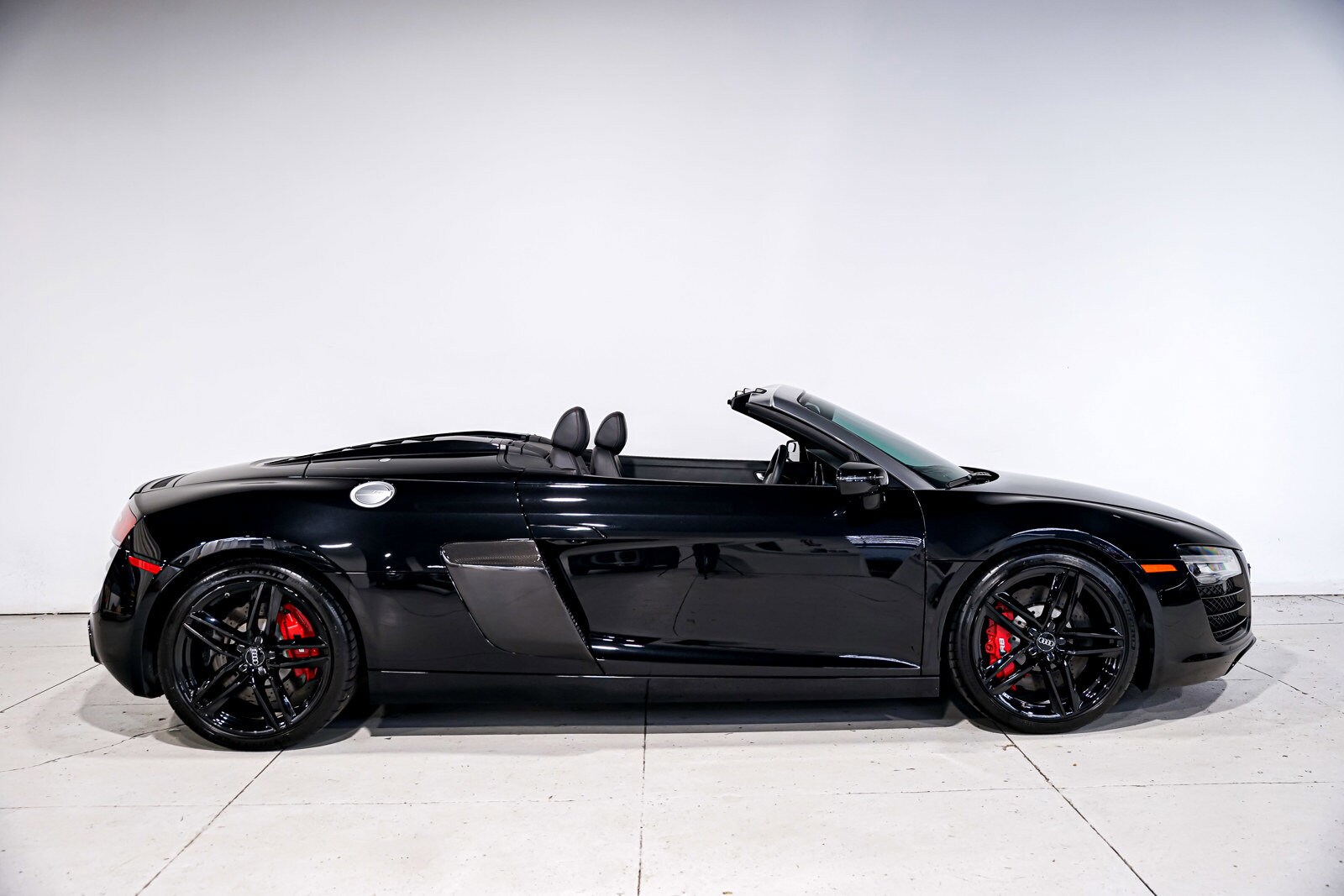 2014 Audi R8 4.2 Quattro Spyder photo 2