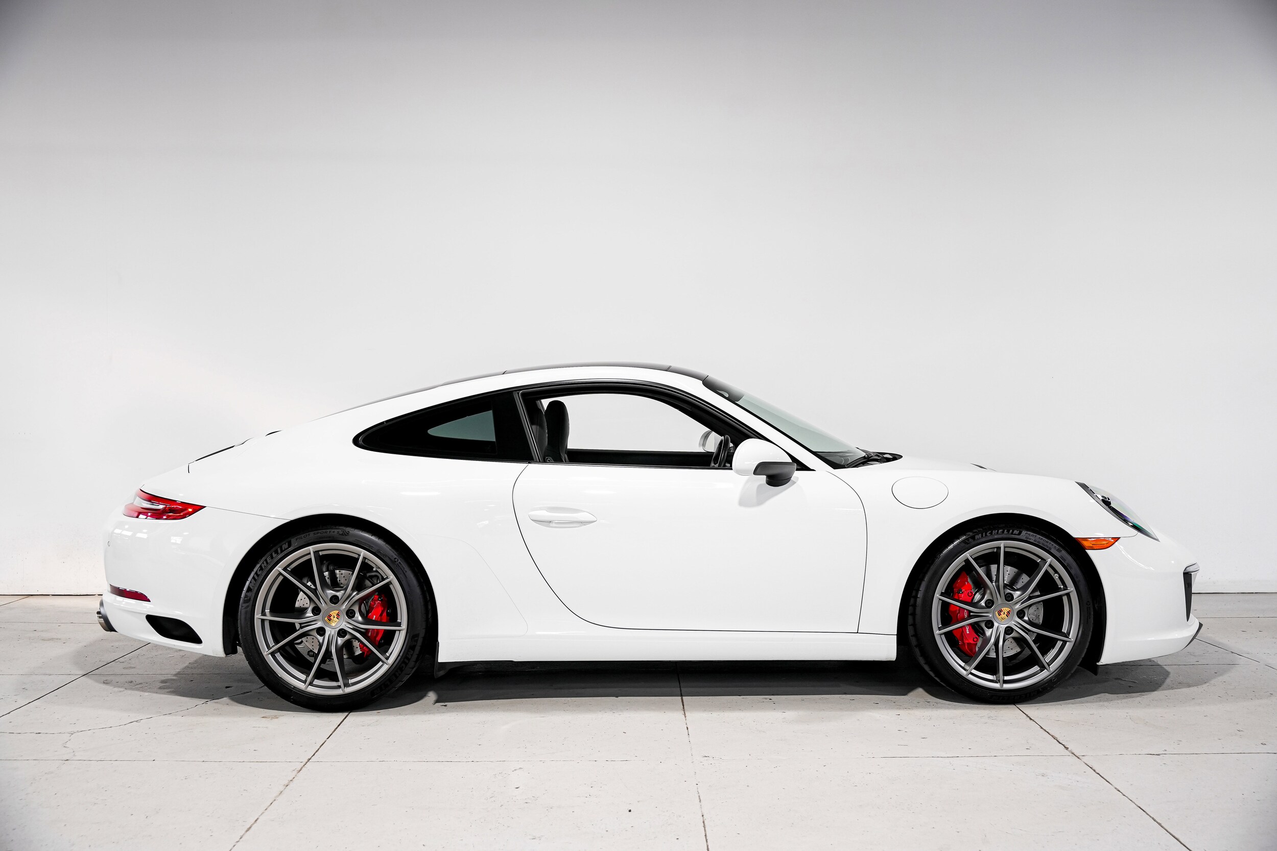 2019 Porsche 911 S photo 2
