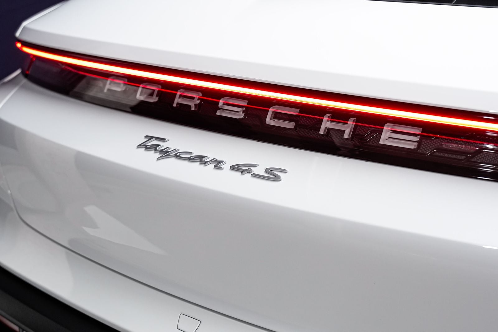 2023 Porsche Taycan 39