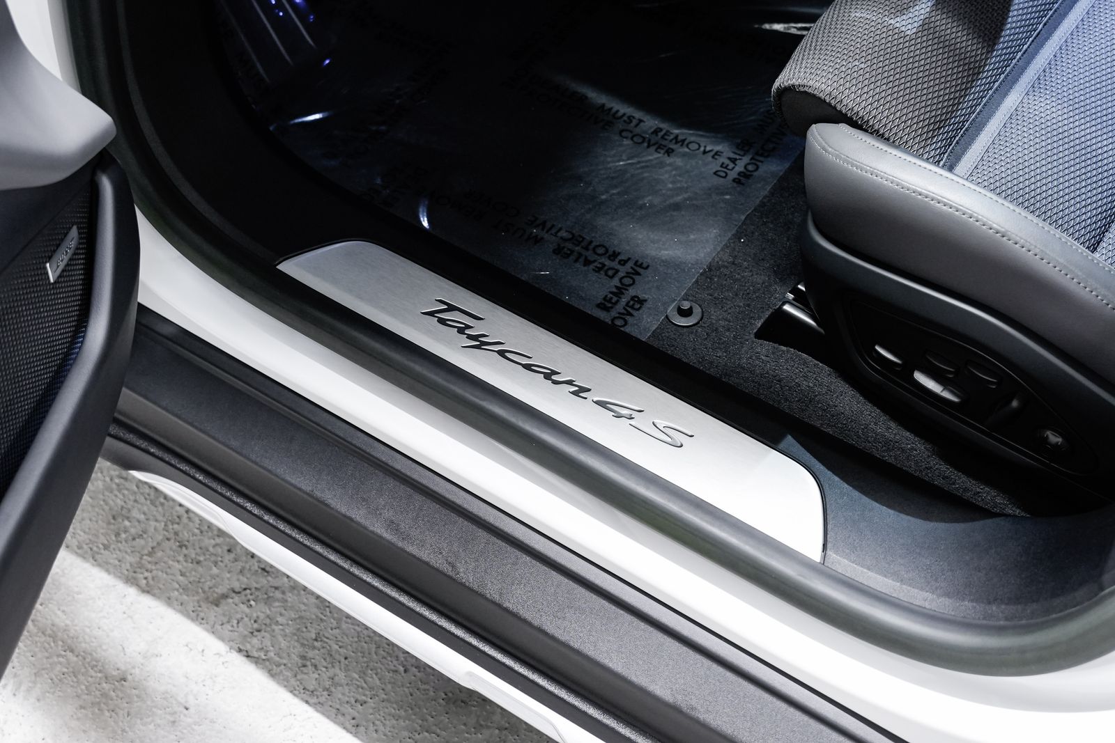 2023 Porsche Taycan 18