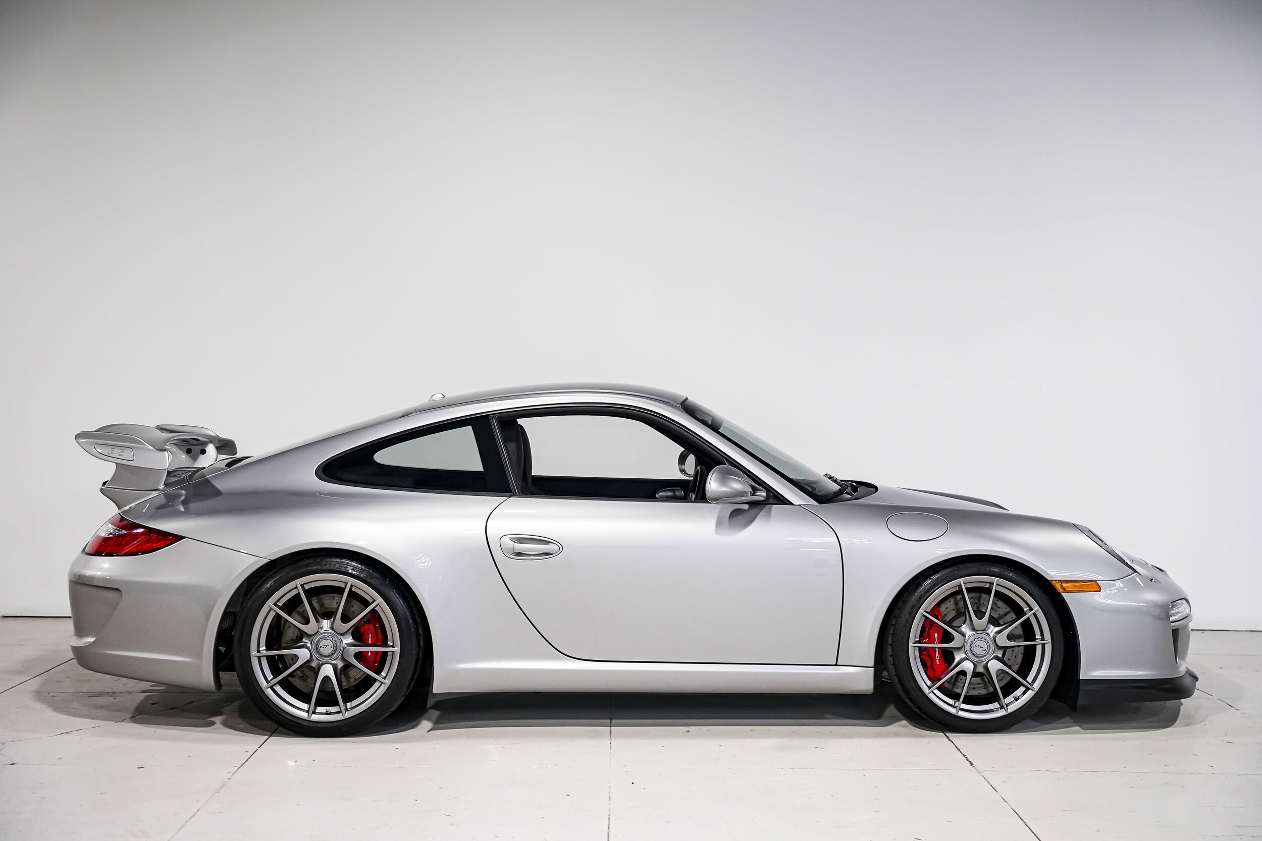 2010 Porsche 911 GT3 Coupe photo 2
