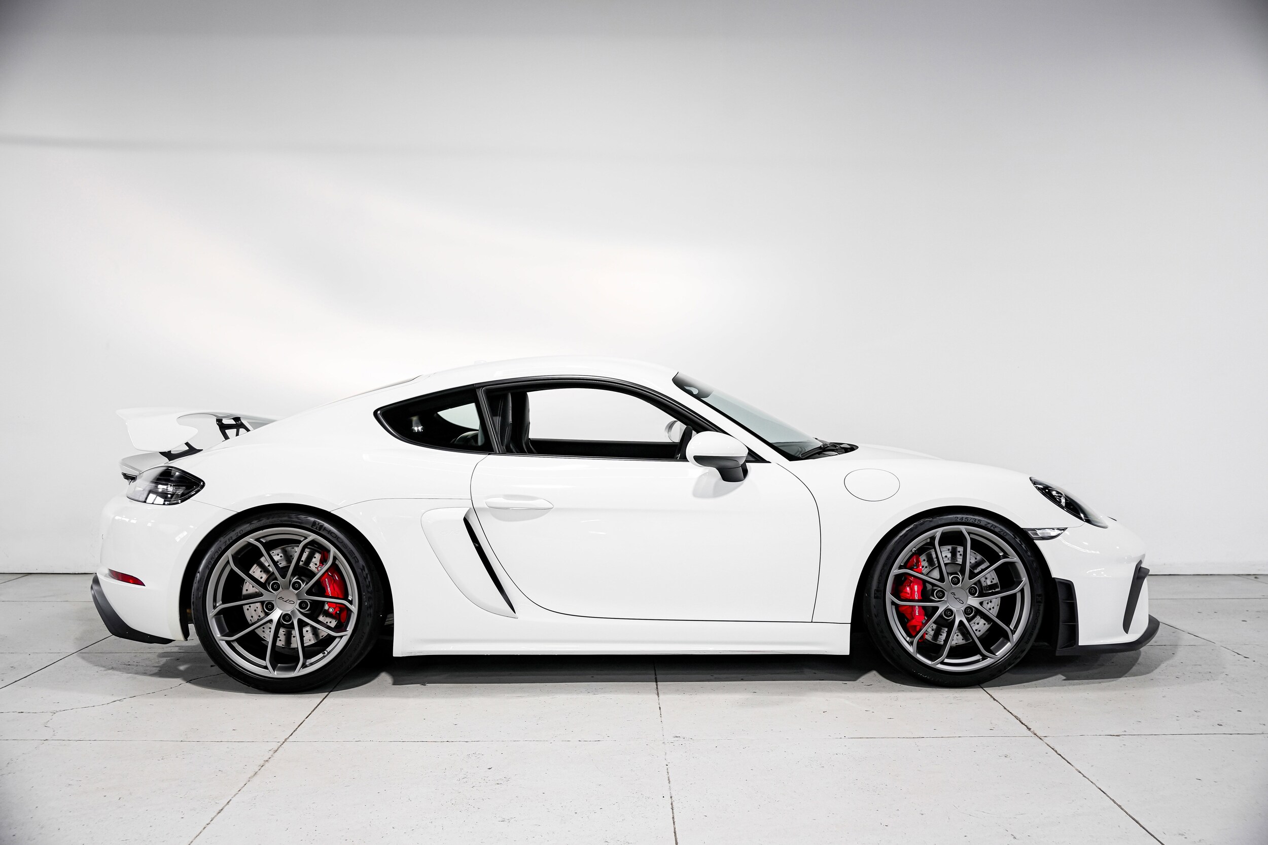 2021 Porsche Cayman GT4 photo 2