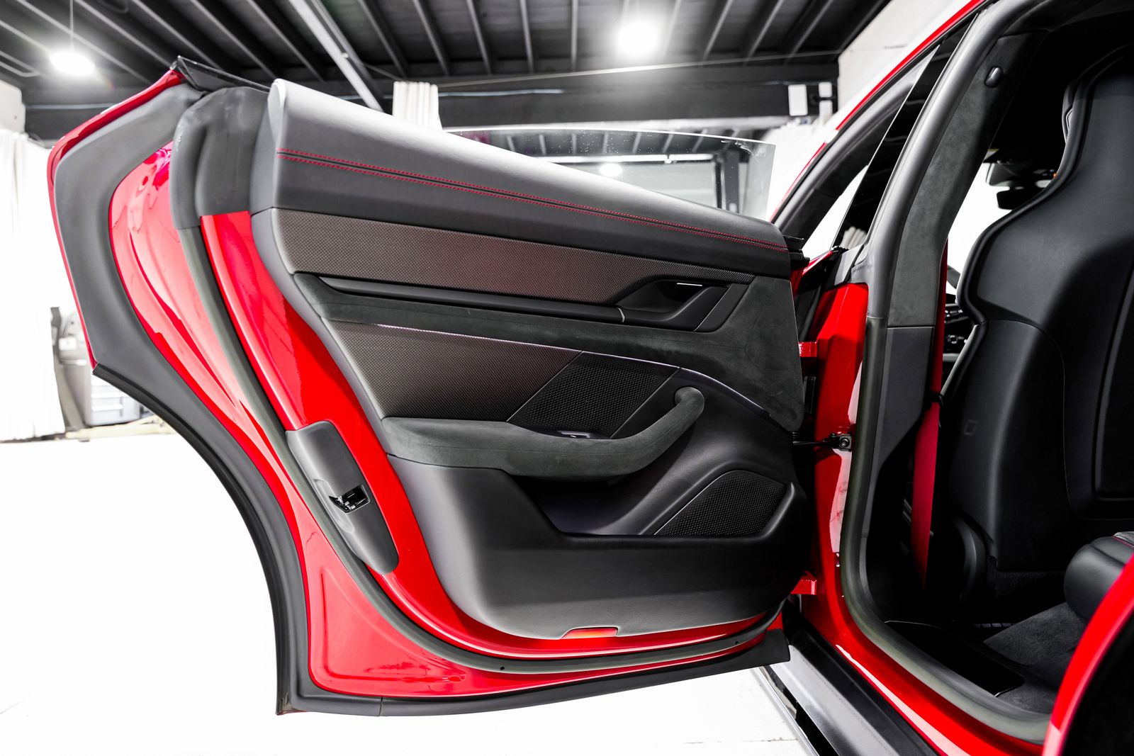 2023 Porsche Taycan GTS - Photo 34
