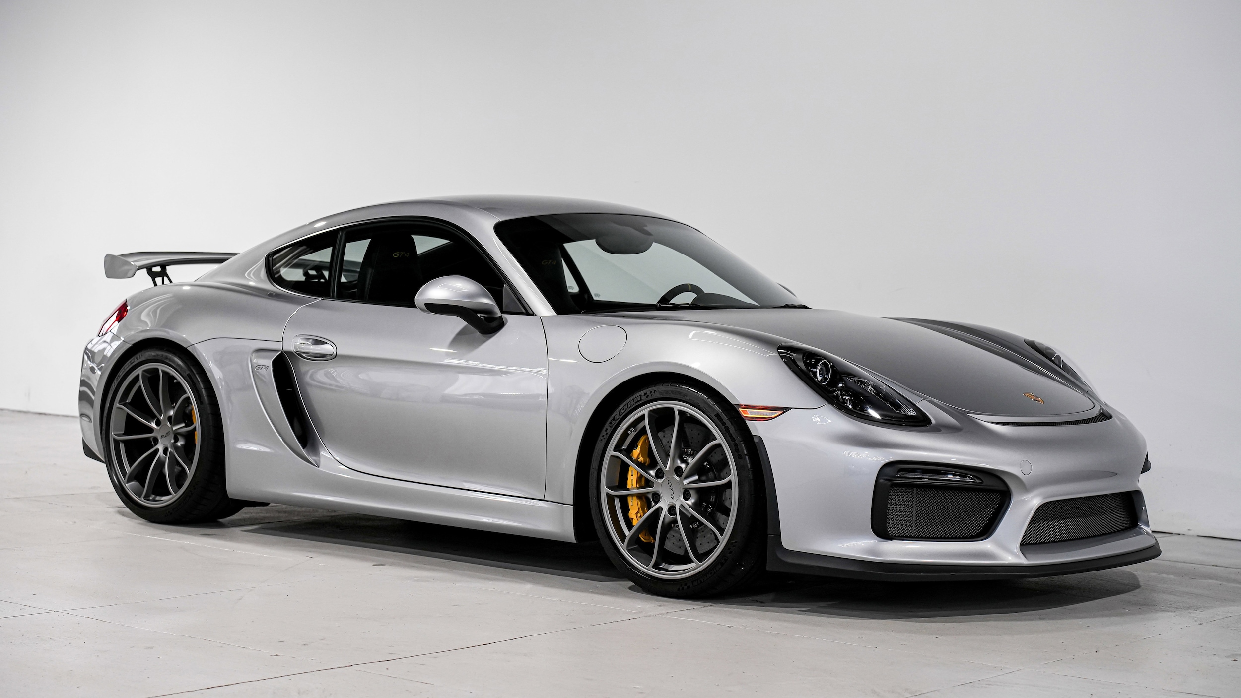 2016 Porsche Cayman GT4's photo