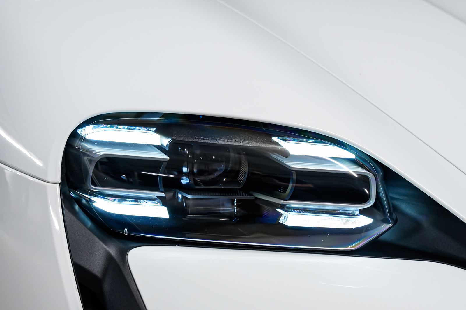 2023 Porsche Taycan 41