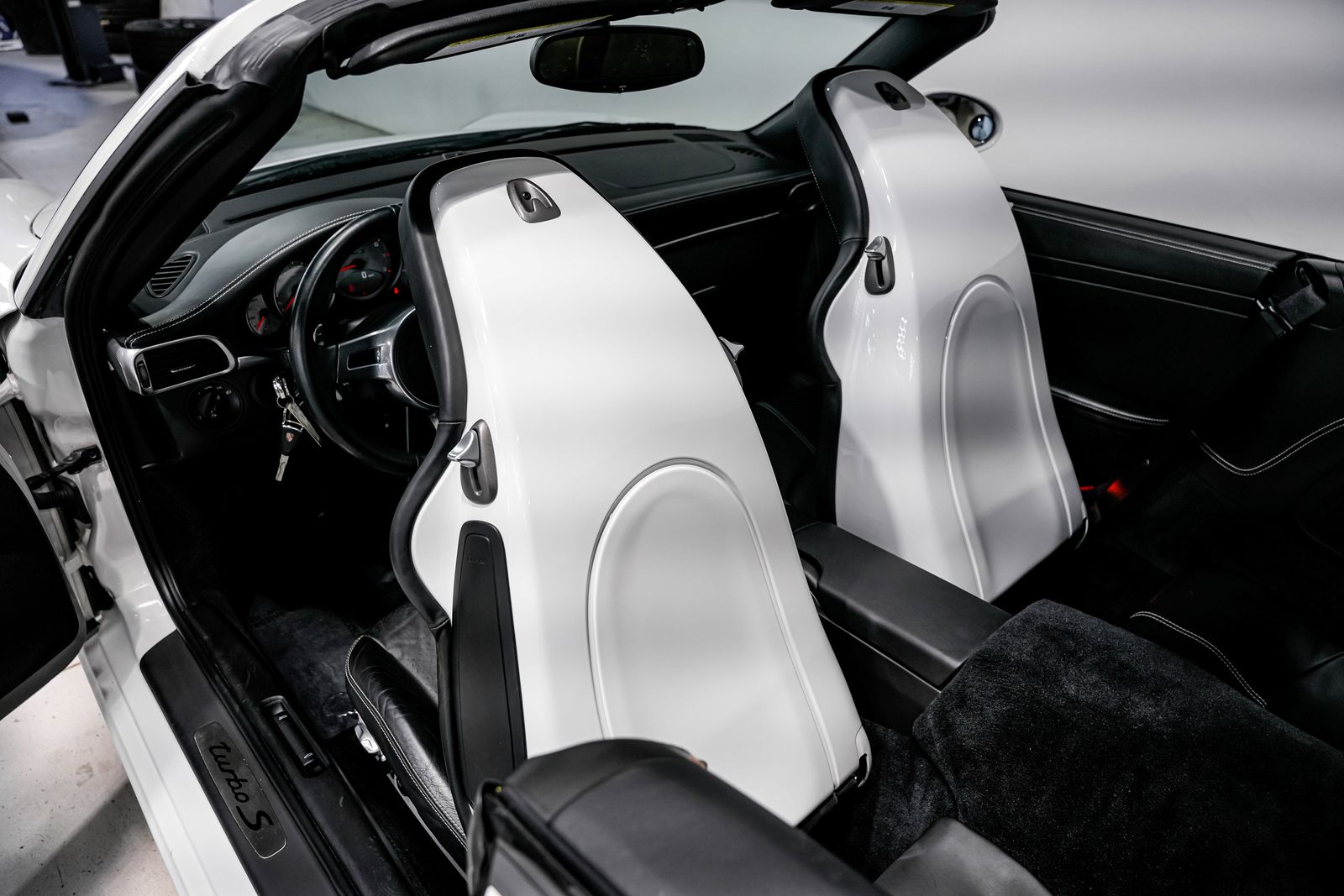 2011 Porsche 911 Turbo S - Photo 23