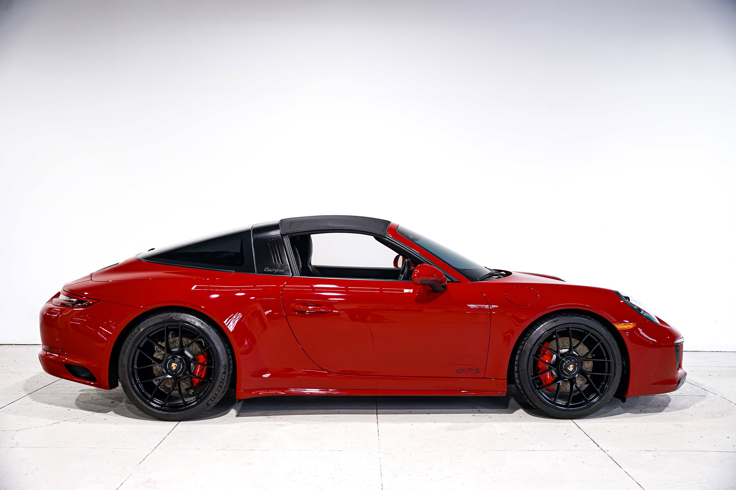 2019 Porsche 911 Targa 4 GTS photo 2