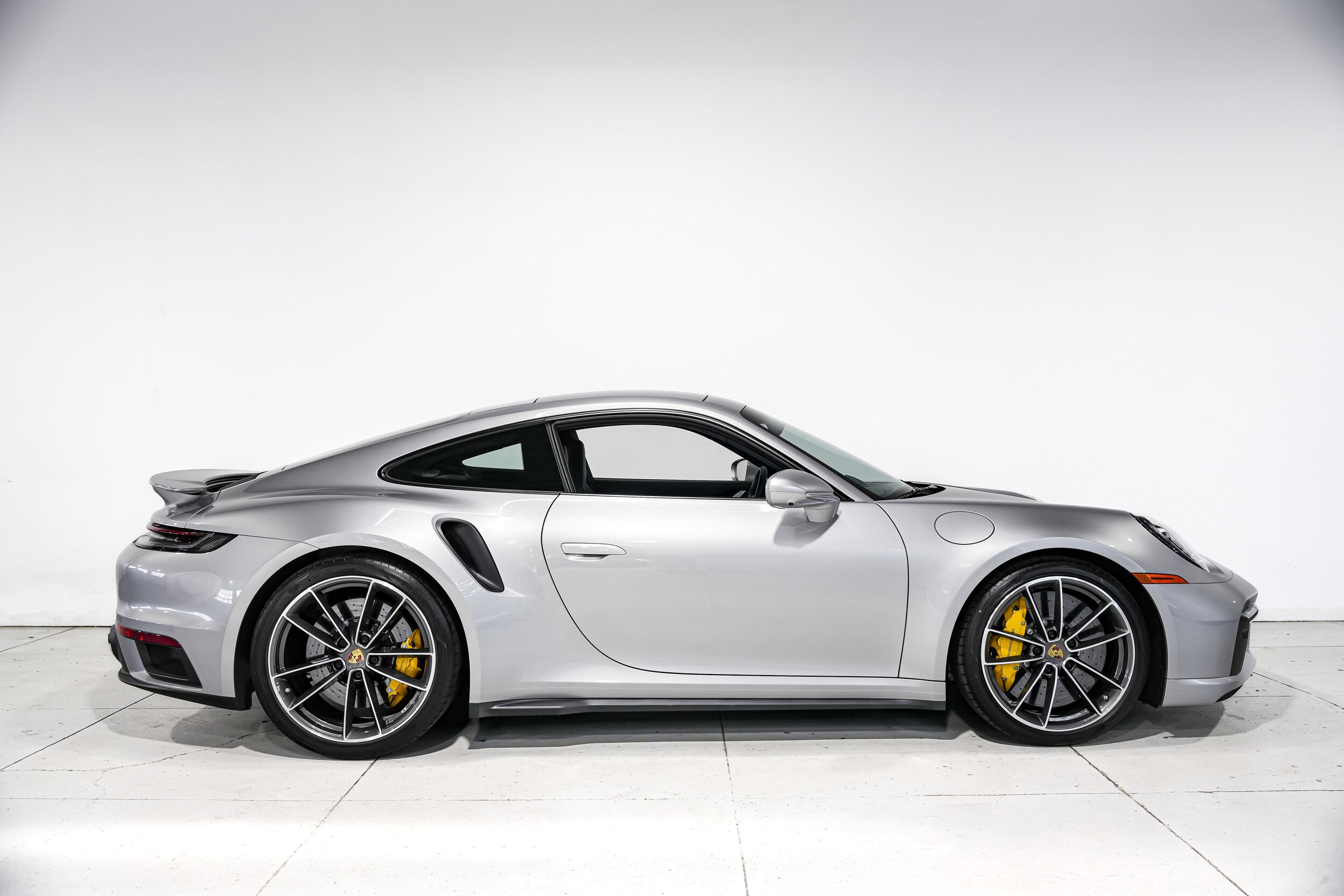 2022 Porsche 911 Turbo S photo 2
