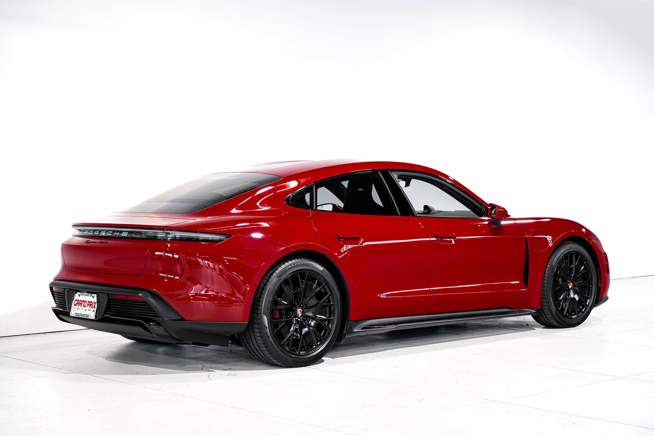 2023 Porsche Taycan GTS photo 3