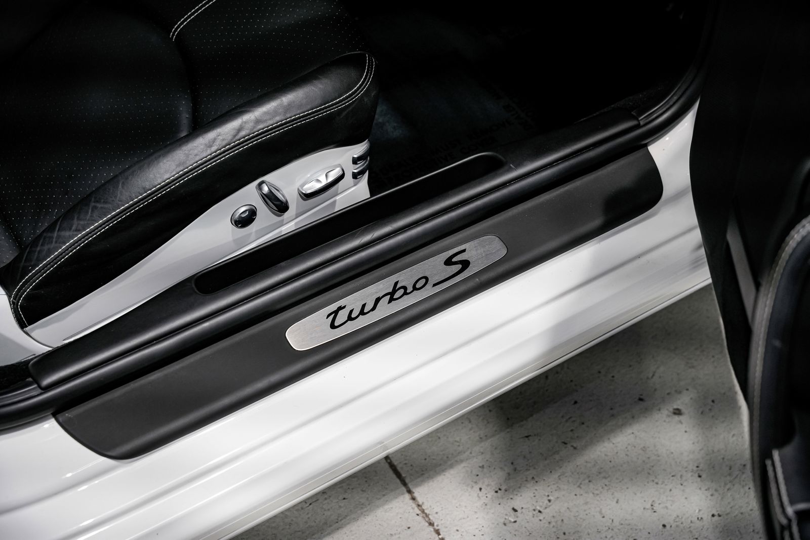 2011 Porsche 911 Turbo S - Photo 28