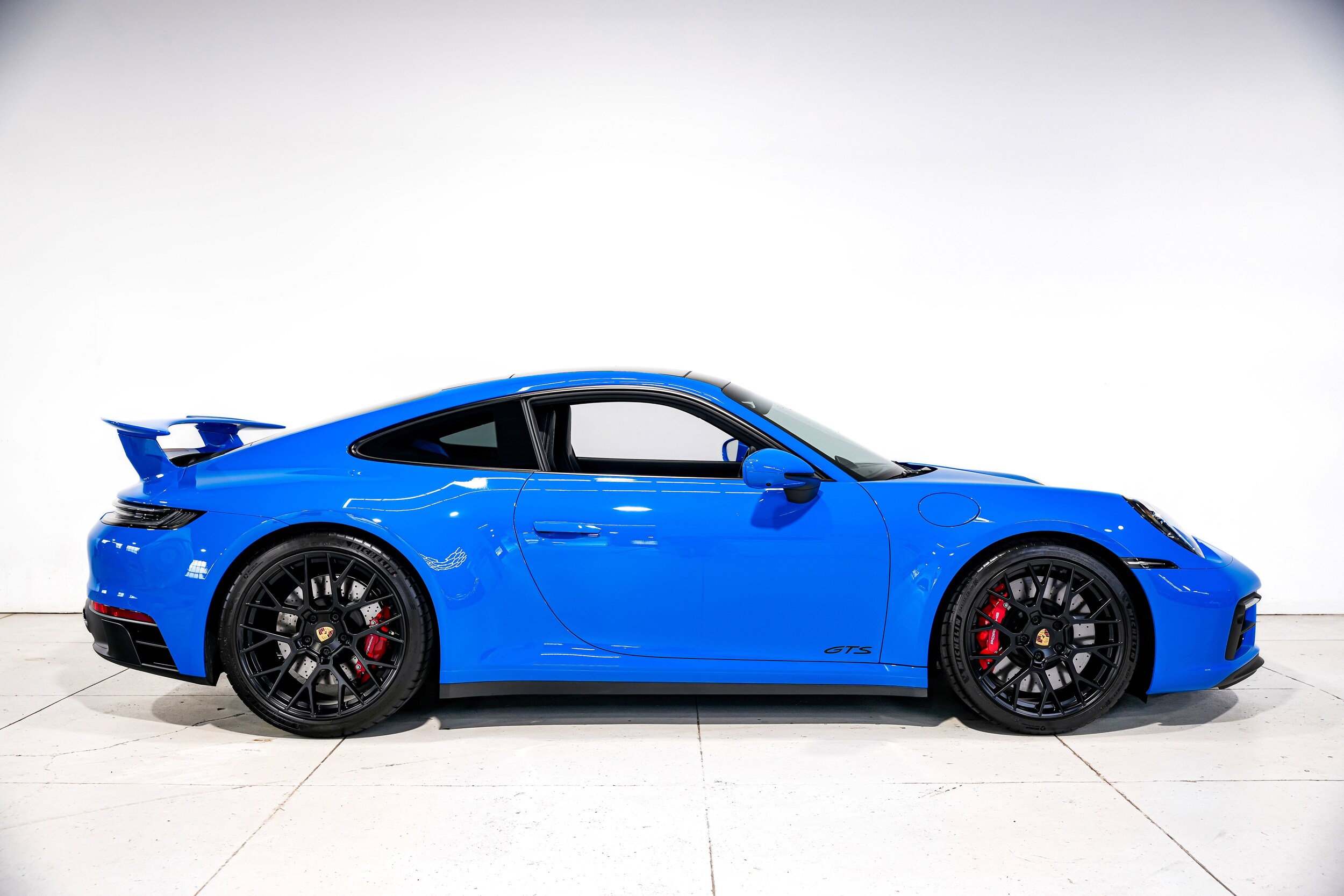 2022 Porsche 911 GTS photo 2