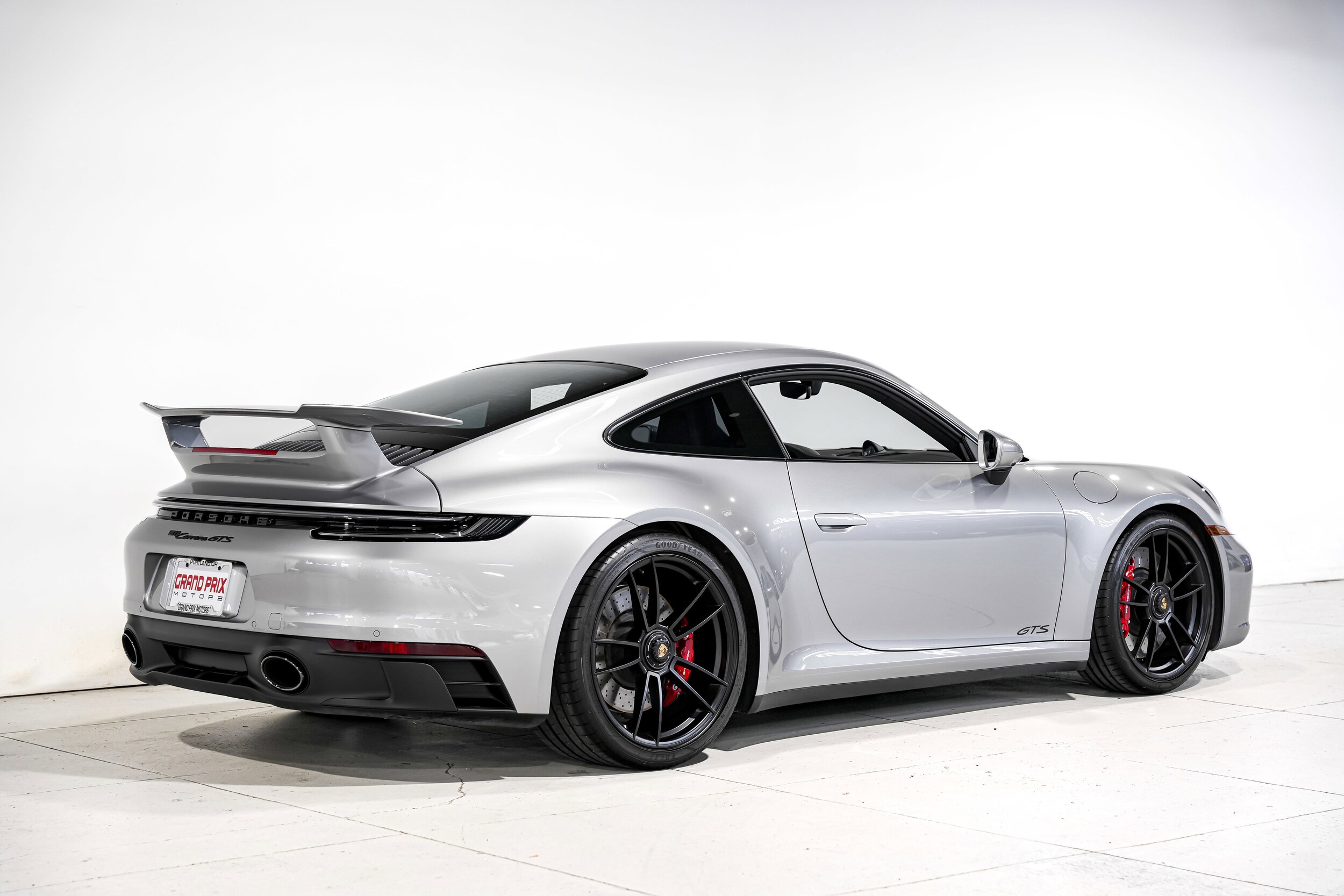 2022 Porsche 911 GTS photo 2