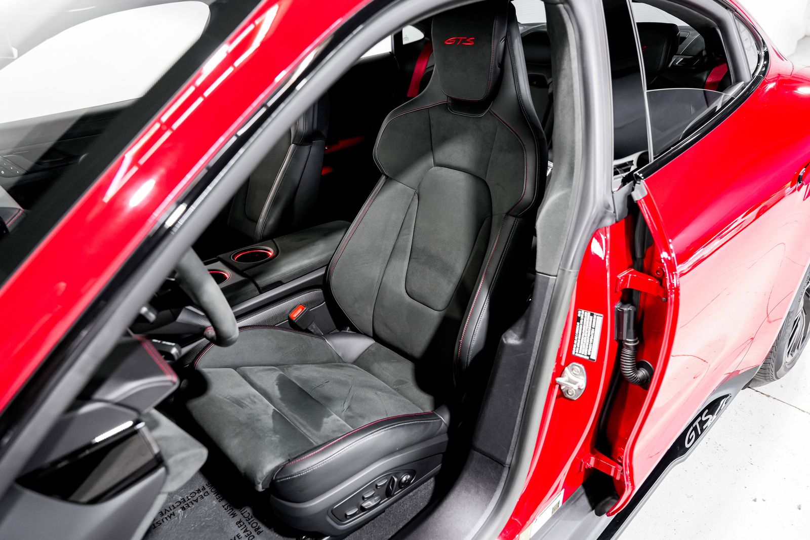 2023 Porsche Taycan GTS - Photo 21