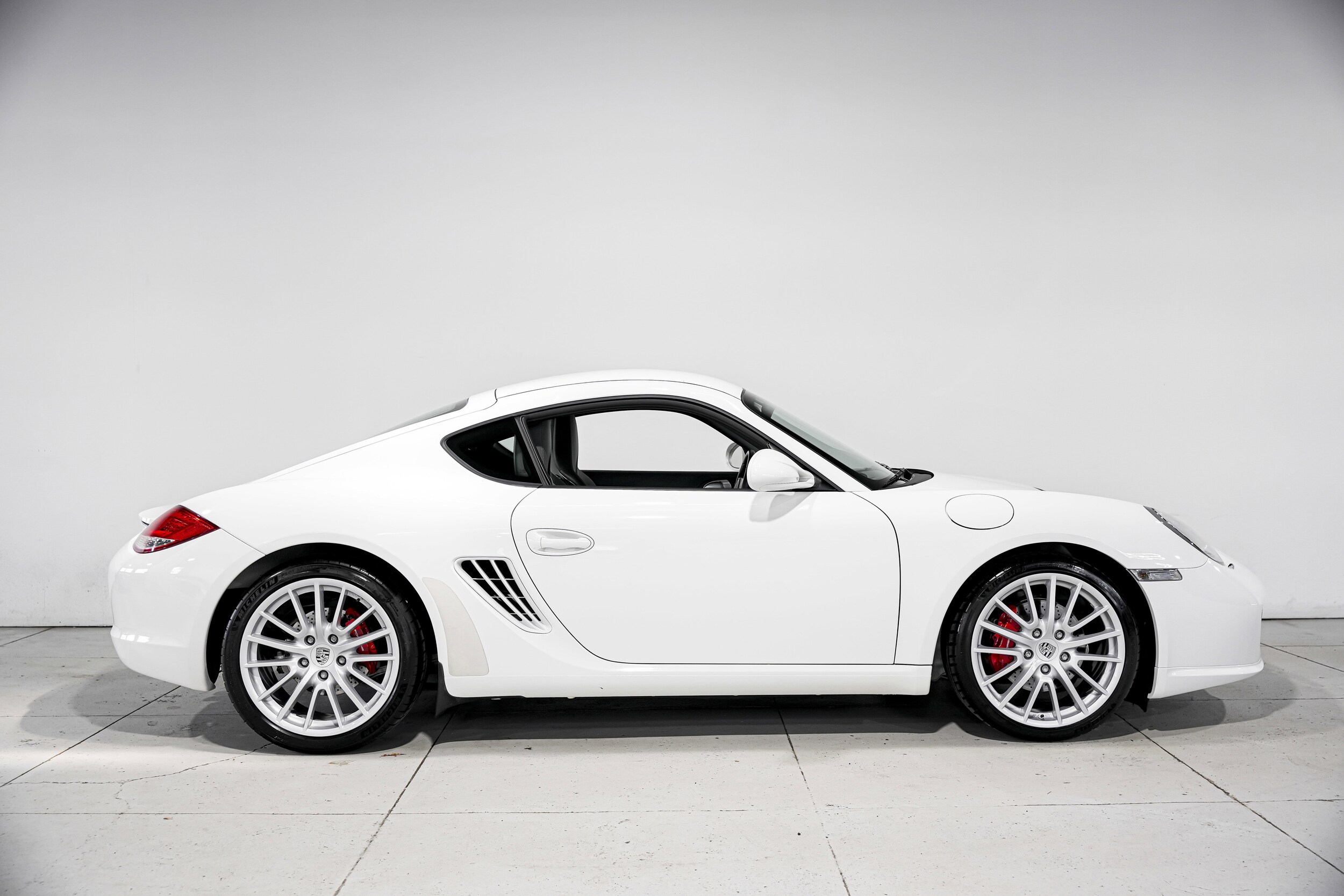 2010 Porsche Cayman S photo 2
