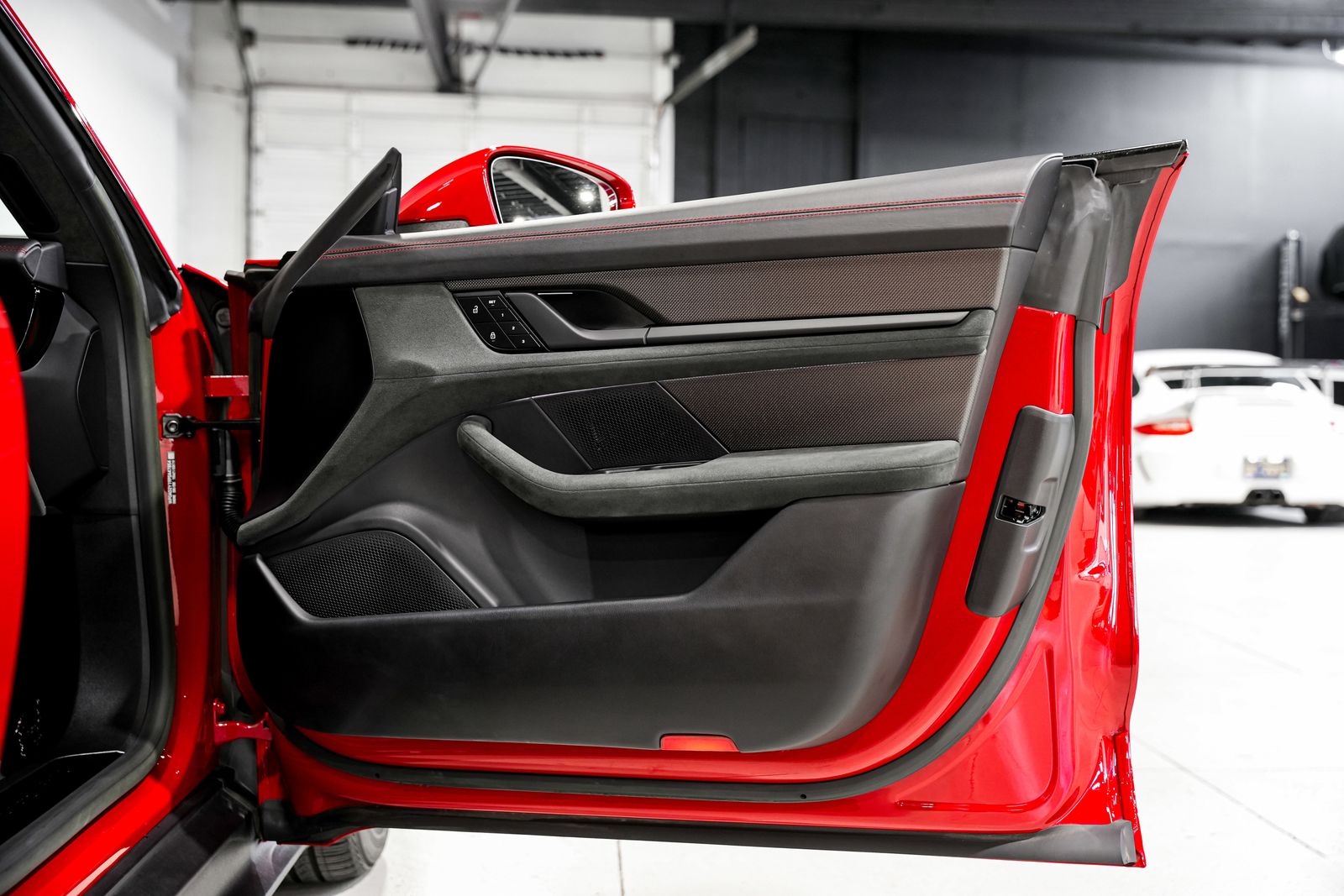 2023 Porsche Taycan GTS - Photo 24