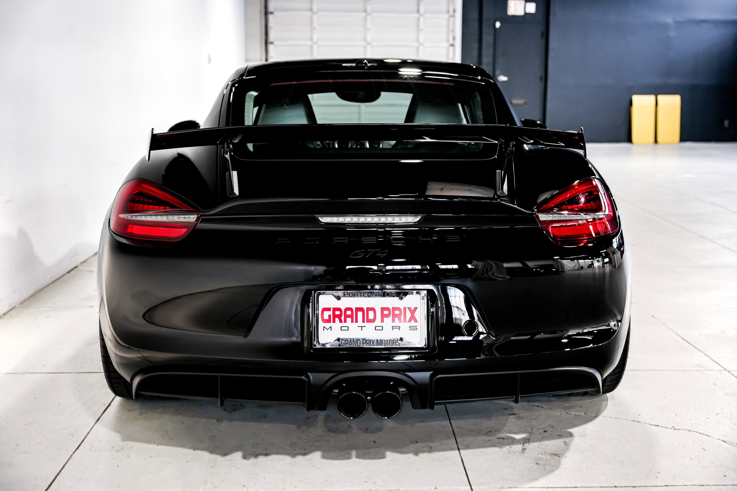 2016 Porsche Cayman GT4 photo 4