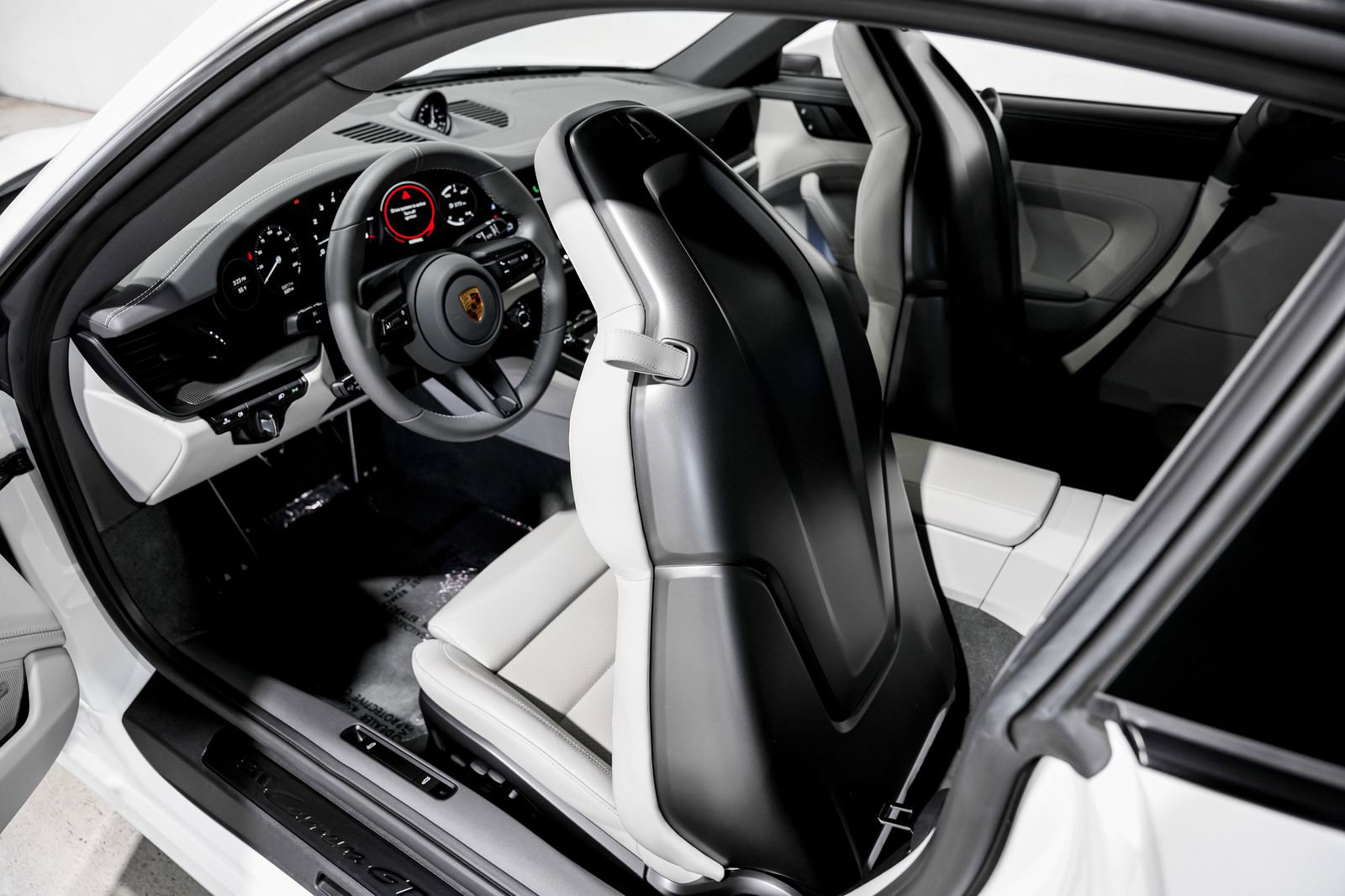 2022 Porsche 911 GTS - Photo 22