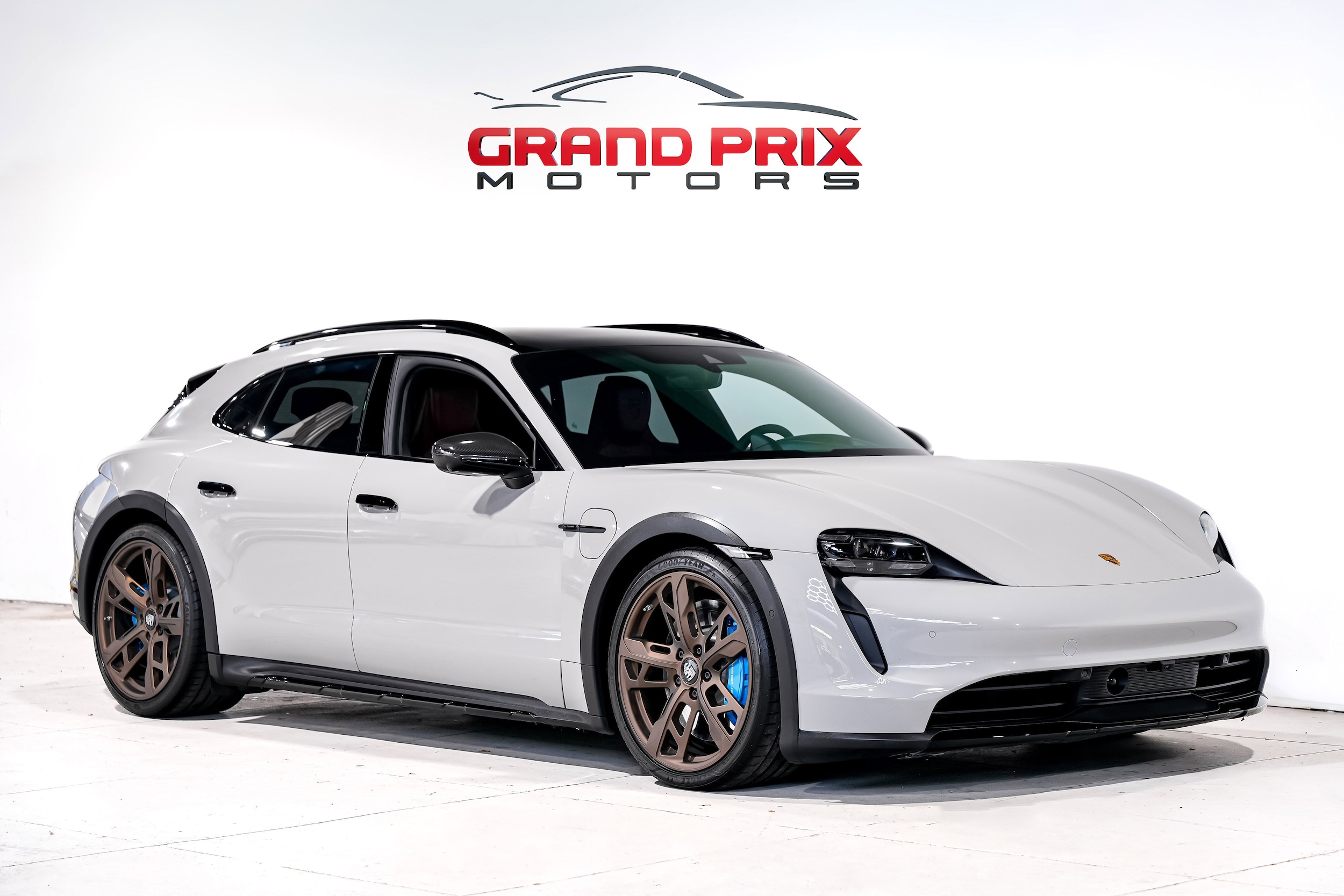 2022 Porsche Taycan Base's photo