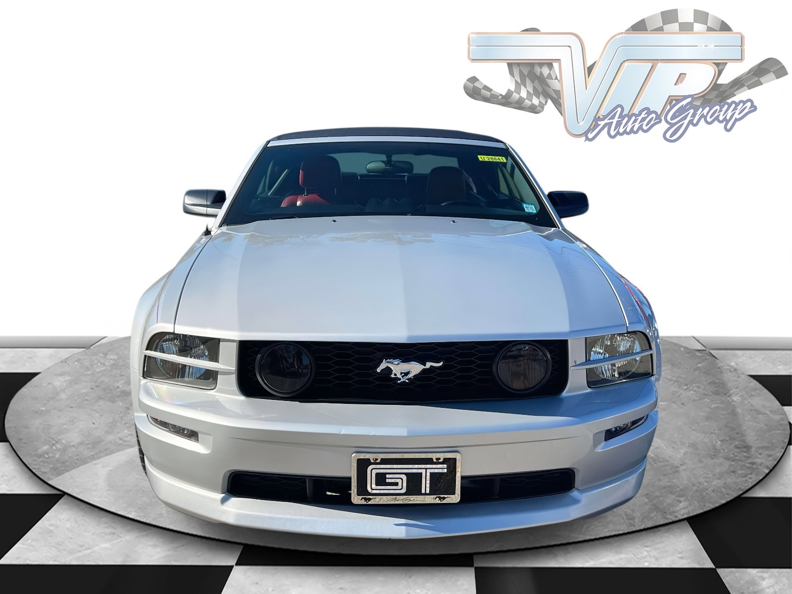 2005 Ford Mustang GT Deluxe Convertible photo 2